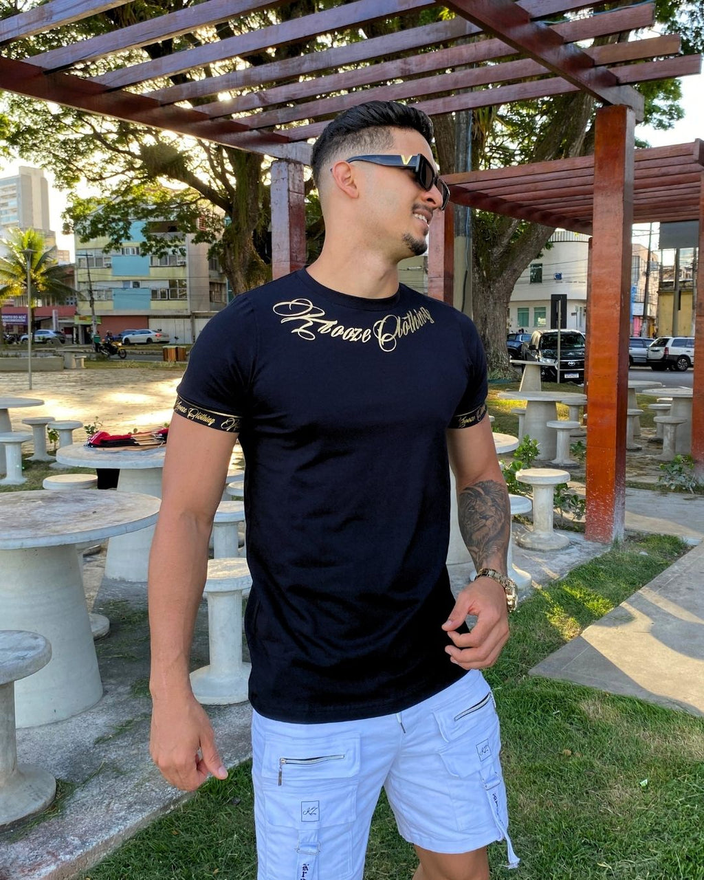 Camiseta Slim Fonte Preta Gold