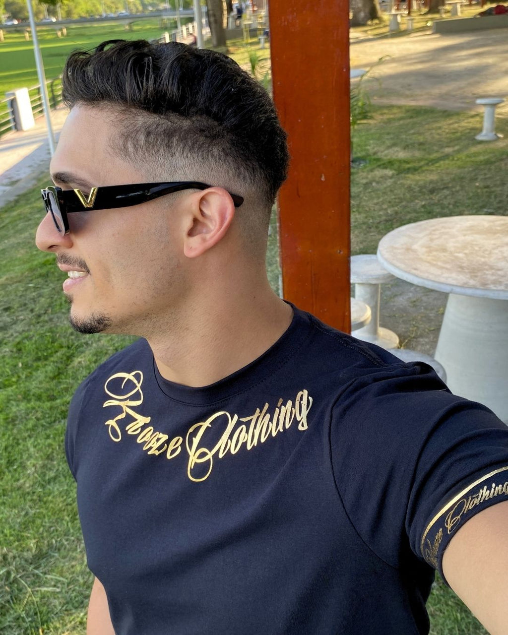 Camiseta Slim Fonte Preta Gold
