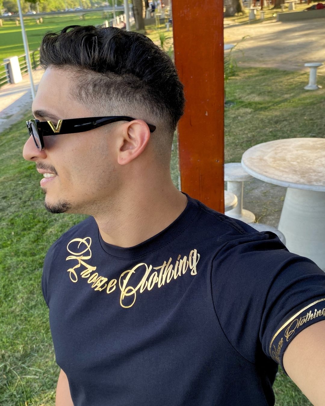 Camiseta Slim Fonte Preta Gold